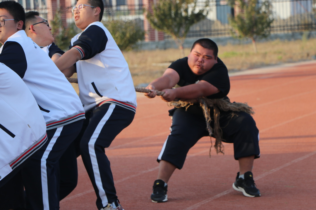 一绳之间 相决高下——中恒高级中学高一年级拔河比赛