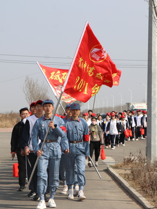 逐梦青春路  踔厉奋发行