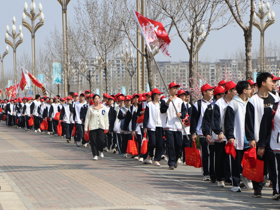 逐梦青春路  踔厉奋发行