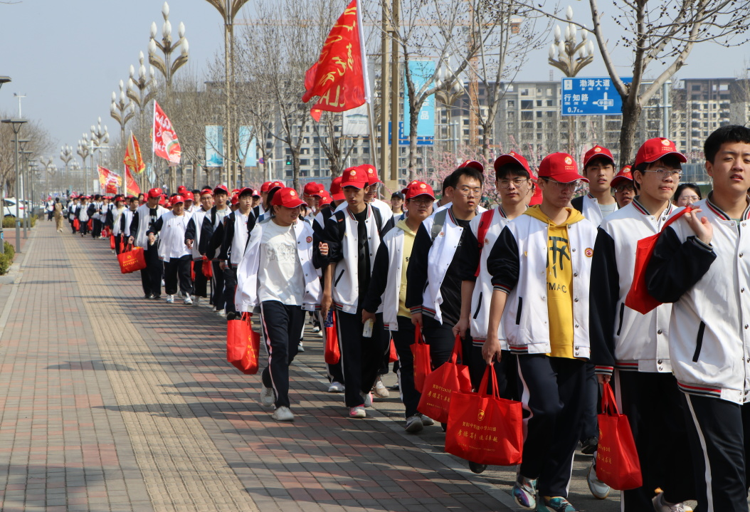 逐梦青春路  踔厉奋发行